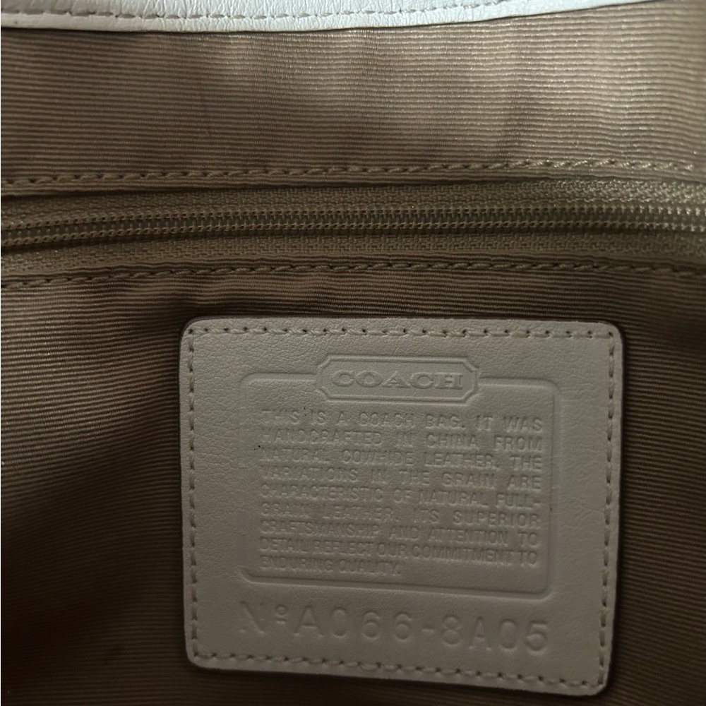 White Vintage Soho Coach Purse - Picture 3 of 6